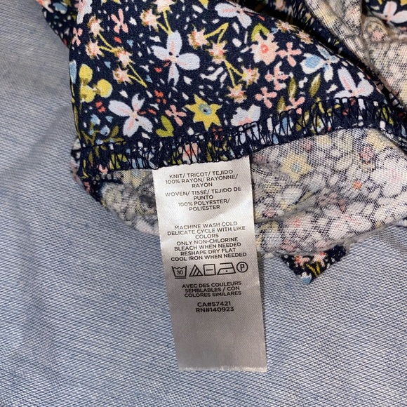 LOFT Floral Flutter Sleeve V-Neck Blouse Women’s Medium tops - Picture 6 of 9